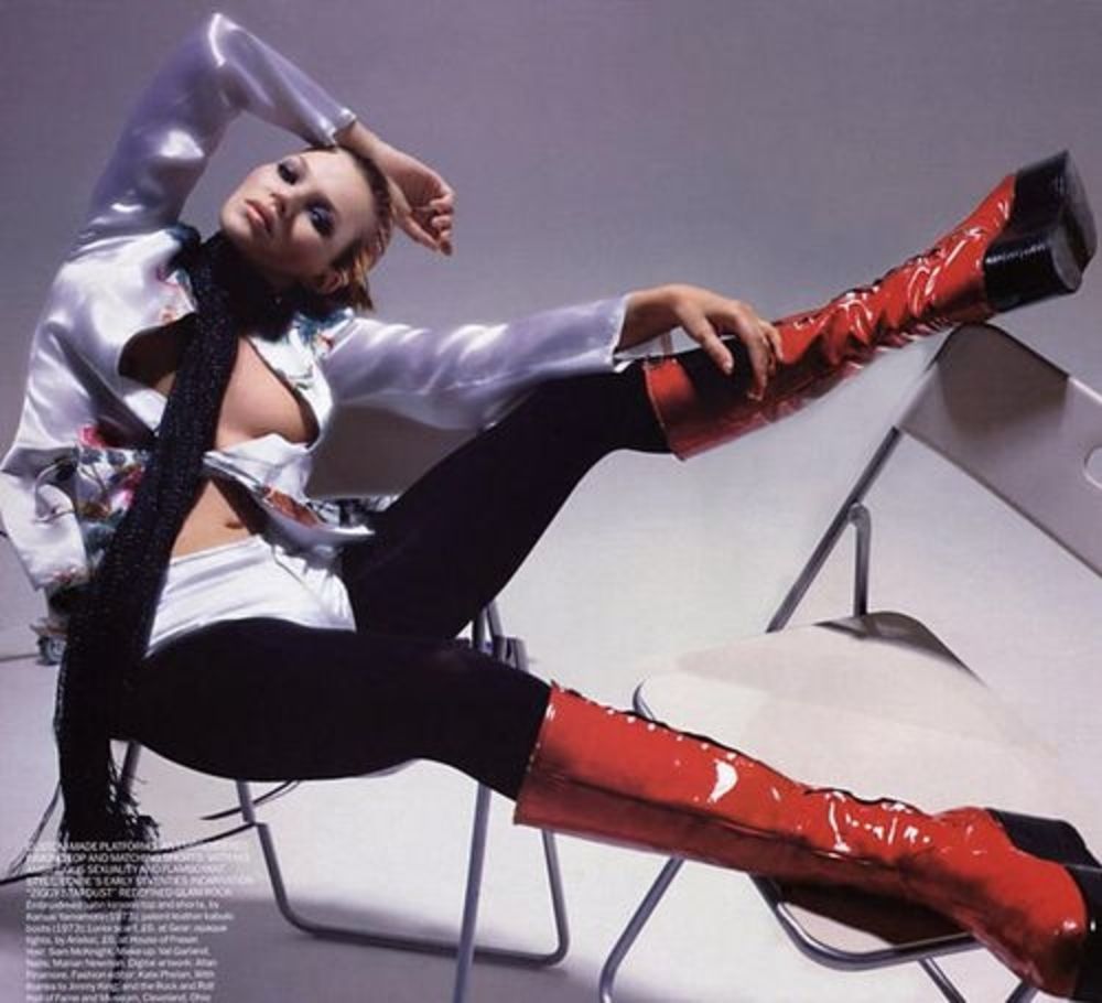 Supermodel Kejt Mos oduvek je bila fascinirana rokenrol kulturom i umetnicima koji svojim buntovnim imidžom, baš kao ni ona sama, ne mogu da se svrstaju u predstavnike čisto mejnstrim kulture. No, tridesetsedmogodišnja manekenka među kreativnim savremenicima i