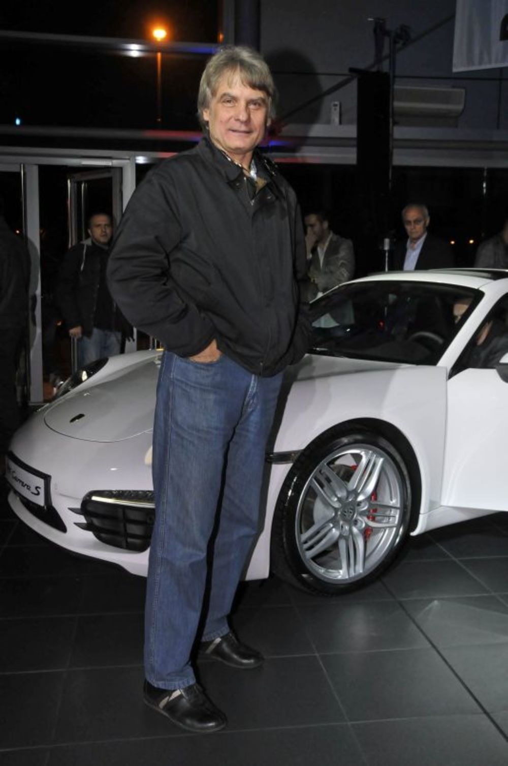 U Poršeovom centru kod Ade mnogobrojnim zvanicama predstavljen je najnoviji model legendarnog sportskog automobila – Porše Karera 911 S za 2012. godinu. Izuzetno bogat istorijat ovog vrhunskog dostignuća automobilske industrije predstavili su poznata voditeljk