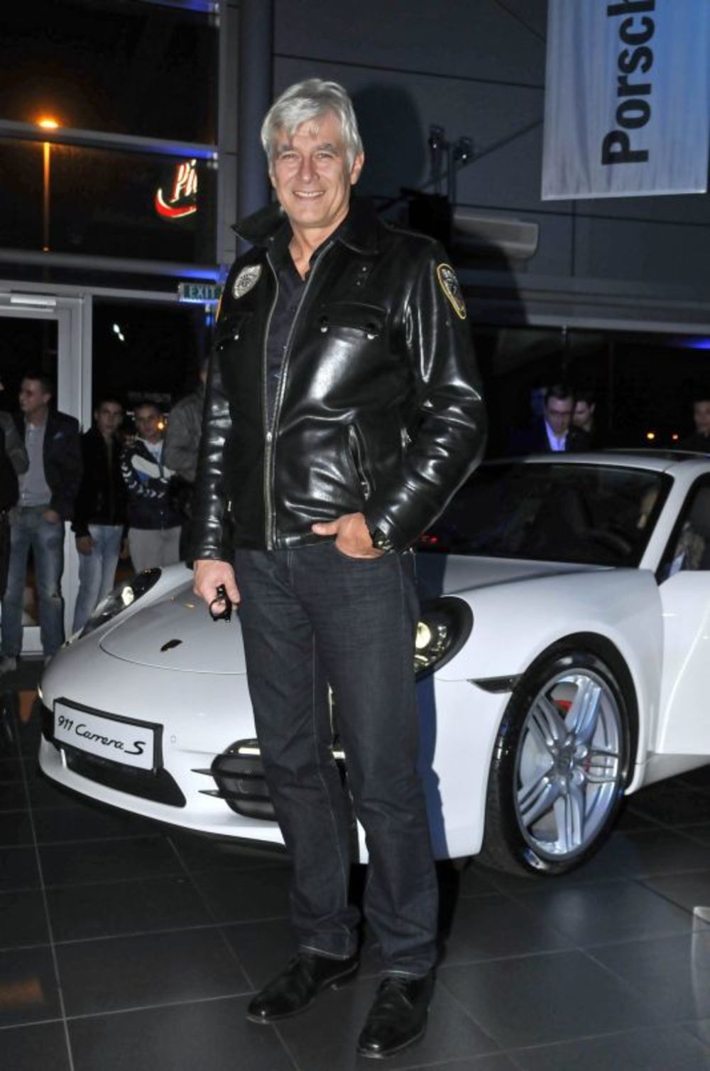 U Poršeovom centru kod Ade mnogobrojnim zvanicama predstavljen je najnoviji model legendarnog sportskog automobila – Porše Karera 911 S za 2012. godinu. Izuzetno bogat istorijat ovog vrhunskog dostignuća automobilske industrije predstavili su poznata voditeljk