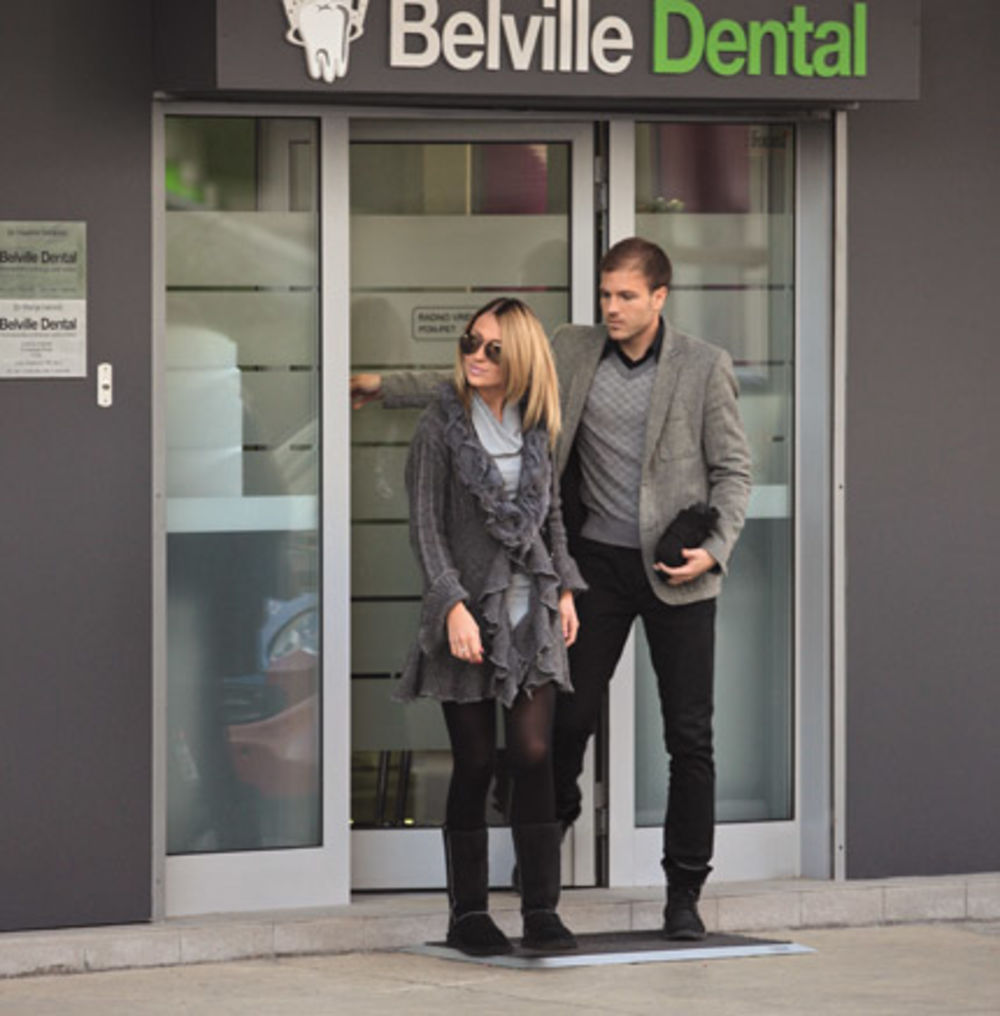 Pevačica Katarina Živković (22) nedavno je posetila svog zubara čija se ordinacija nalazi u popularnom beogradskom naselju Bellville.