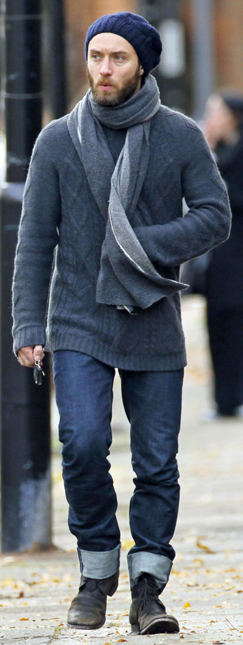 Dok se pripremao za premijeru nastavka filma o Šerloku Holmsu koji je premijerno bio prikazan 16. decembra u Londonu, glumac Džud Lo (38) nije mario za prehladu od koje se oporavljao tokom poslednjih nekoliko nedelja.
