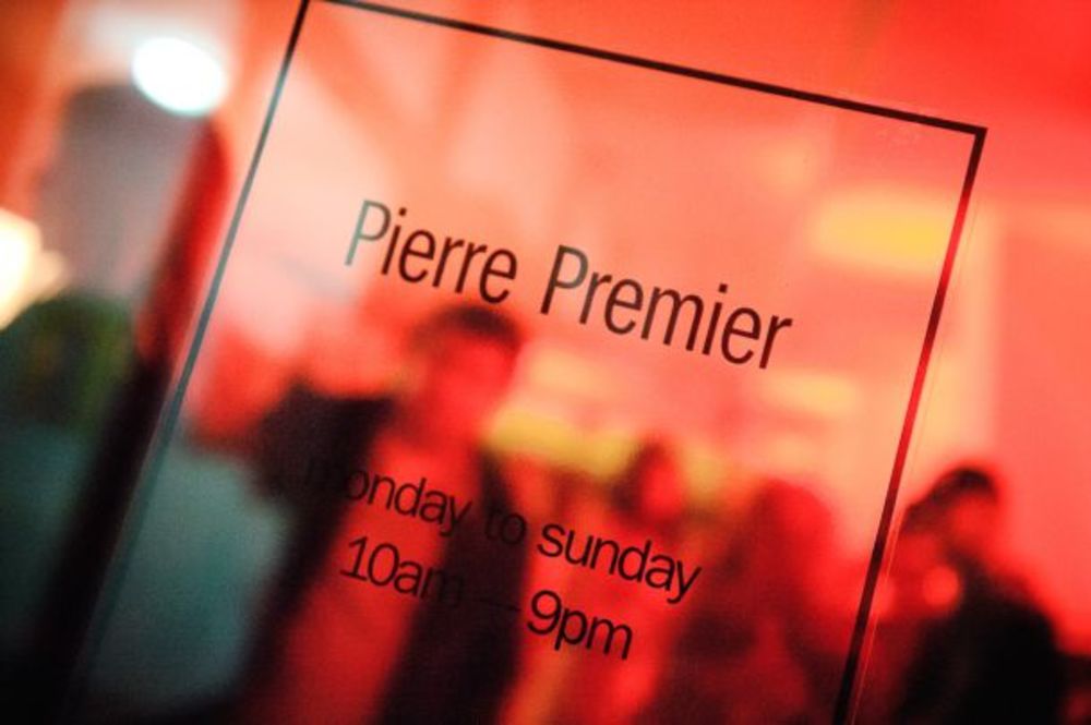 Mlada modna dizajnerka Ines Janković predstavila je u sredu u prelepom ambijentu beogradske koncept radnje Pierre Premier  najnoviji katalog za svoju poslednju kolekciju Amazon Attitude, koju je inače prikazala na poslednjoj nedelji mode. Ovoj promociji prisus