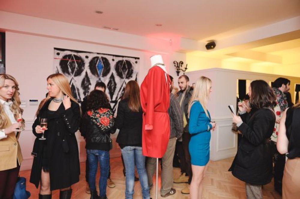 Mlada modna dizajnerka Ines Janković predstavila je u sredu u prelepom ambijentu beogradske koncept radnje Pierre Premier  najnoviji katalog za svoju poslednju kolekciju Amazon Attitude, koju je inače prikazala na poslednjoj nedelji mode. Ovoj promociji prisus