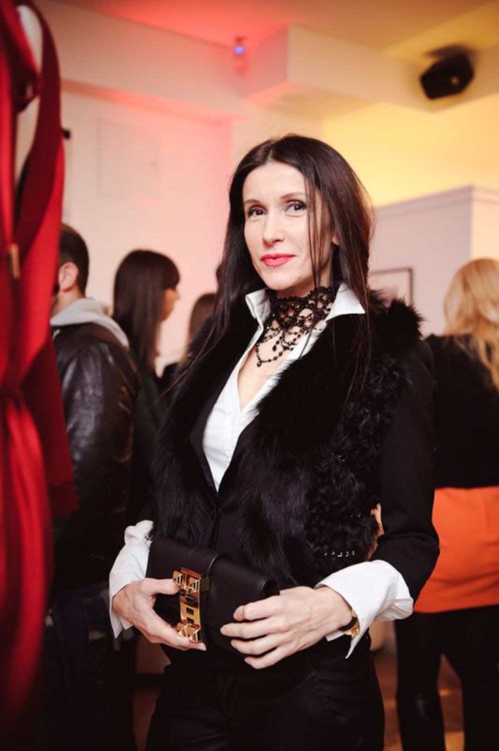 Mlada modna dizajnerka Ines Janković predstavila je u sredu u prelepom ambijentu beogradske koncept radnje Pierre Premier  najnoviji katalog za svoju poslednju kolekciju Amazon Attitude, koju je inače prikazala na poslednjoj nedelji mode. Ovoj promociji prisus