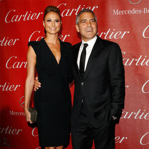 Džordž Kluni drži devojku na oku