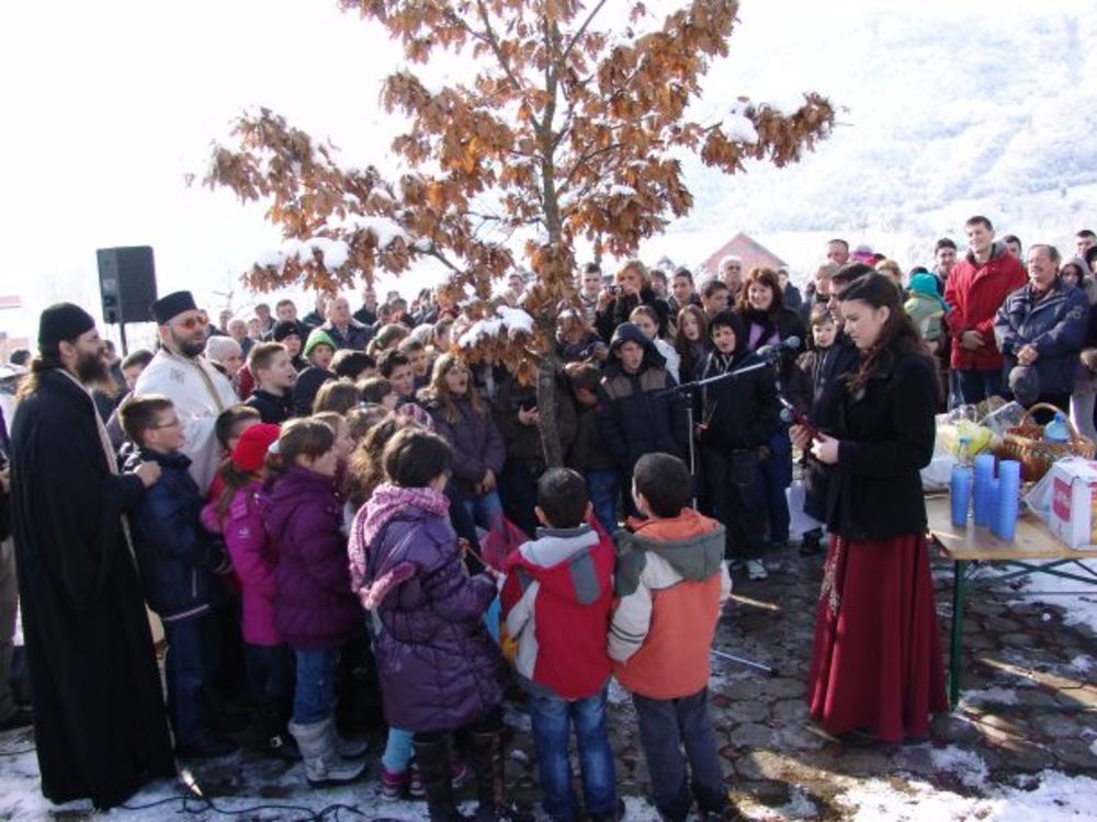 Na proslavi Svetog Save u selu Miščići besede i recitacije govorili su Tijana Kostić, Snežana Jovanović i Anđela Filipović, mladi umetnici RAS-a, a specijalni gost proslave bio je glumac Milan Lane Gutović.