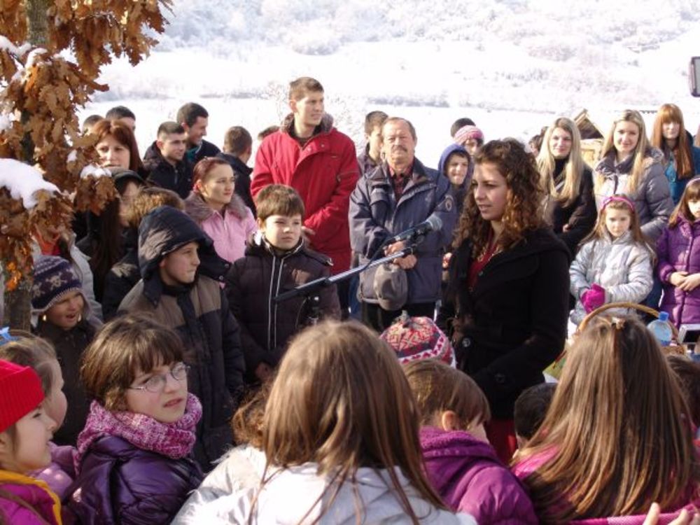 Na proslavi Svetog Save u selu Miščići besede i recitacije govorili su Tijana Kostić, Snežana Jovanović i Anđela Filipović, mladi umetnici RAS-a, a specijalni gost proslave bio je glumac Milan Lane Gutović.