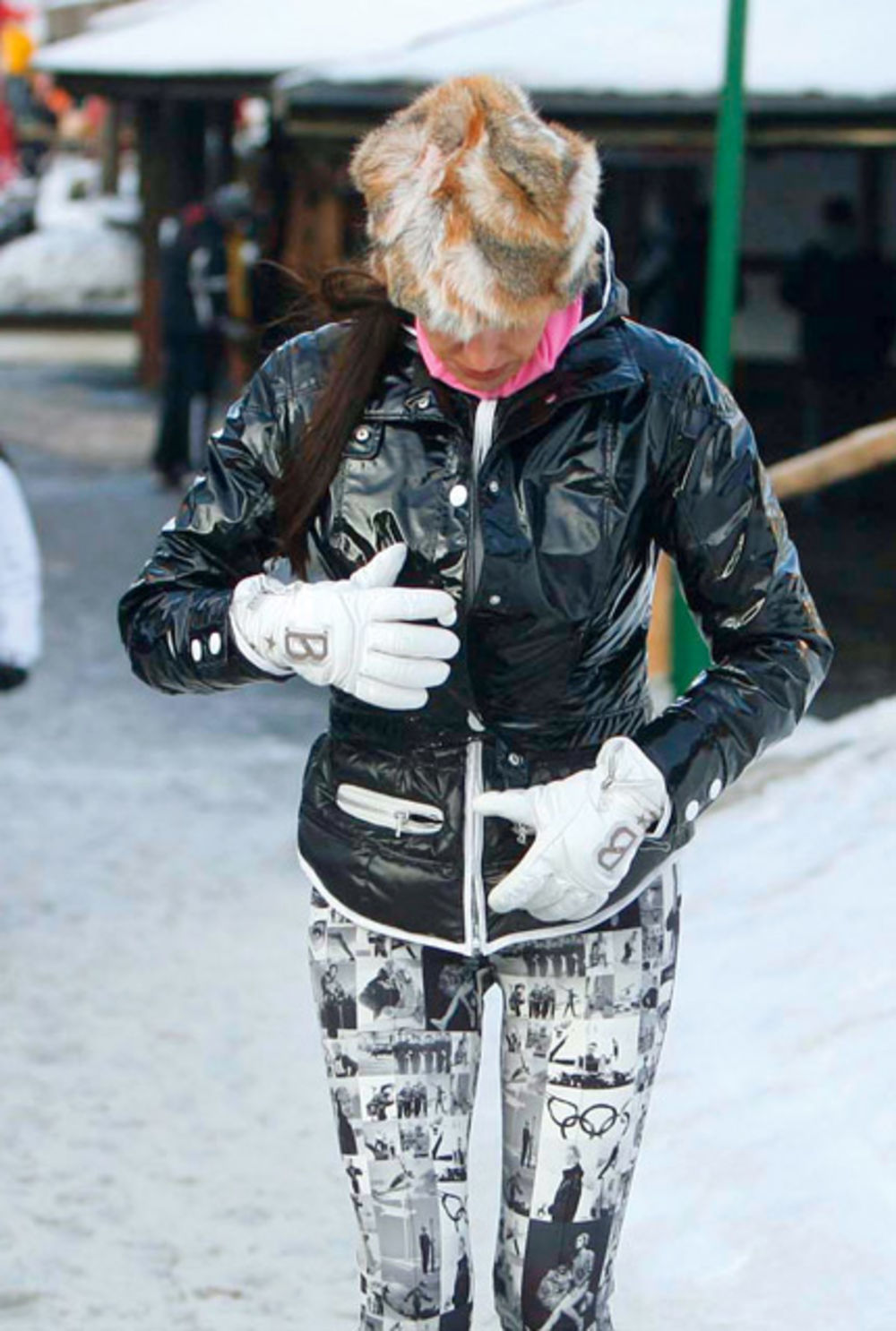 Kako obožava zimu i skijanje, voditeljka emisije U trendu na TV Pink Snežana Dakić Mikić (40) svake godine sa prvim pahuljama snega pakuje kofere i odlazi na zimovanje na neku od obližnjih planina