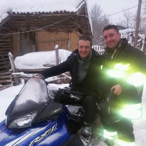 Mašan Lekić sa spasilačkom ekipom na Vlasini