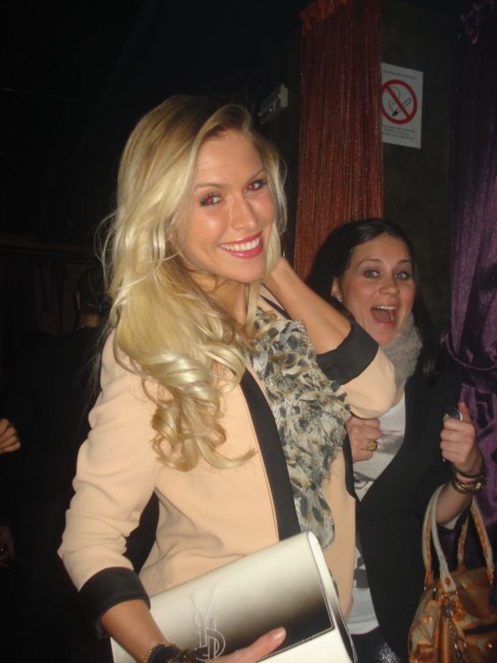 Ni ekstremno niske temperature nisu sprečile ljubitelje dobre zabave u nameri da se i ovog vikenda provedu u klubu The Box. U dobroj zabavi uživali su: Lola Smiljanić, Mateja Kežman, slovenačka manekenka Maja Malnar, Jelena Stožinić, Ivan Zeljković, Sanja Papi