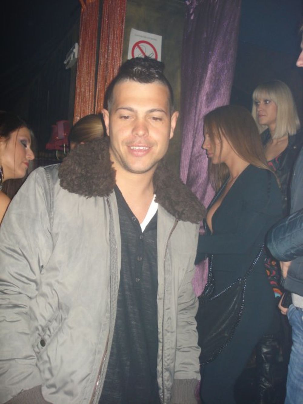 Ni ekstremno niske temperature nisu sprečile ljubitelje dobre zabave u nameri da se i ovog vikenda provedu u klubu The Box. U dobroj zabavi uživali su: Lola Smiljanić, Mateja Kežman, slovenačka manekenka Maja Malnar, Jelena Stožinić, Ivan Zeljković, Sanja Papi