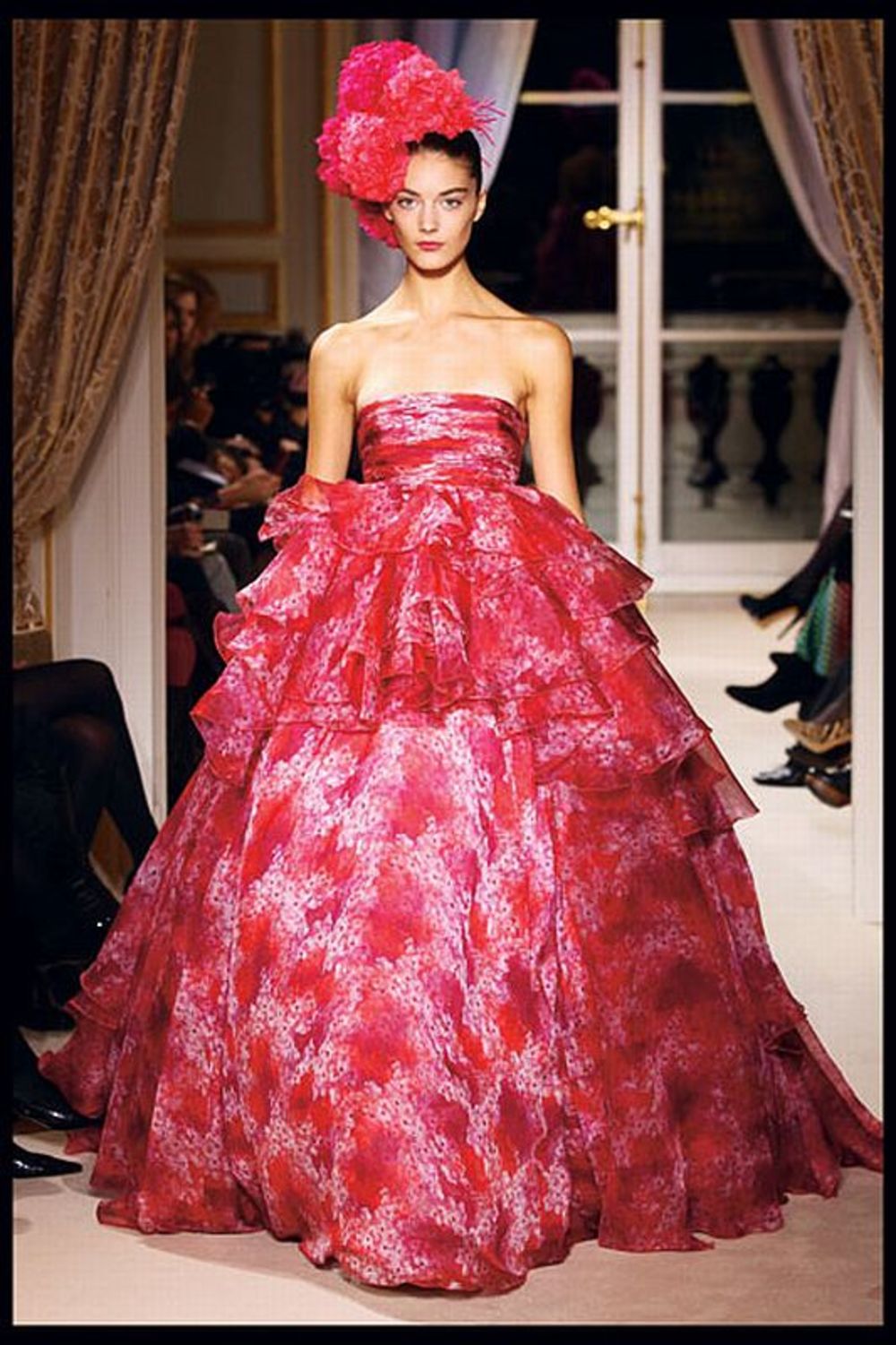 Kraj januara potpuno je bio u znaku mode i takvih dešavanja na kojima su slavni kreatori predstavili inovacije za narednu godinu. Najupečatljiviji su bili kreatori iz kuća Dior, Giambattista Valli, dok su najveću pažnju medija izazvali Andrej Pejić  koji je bi