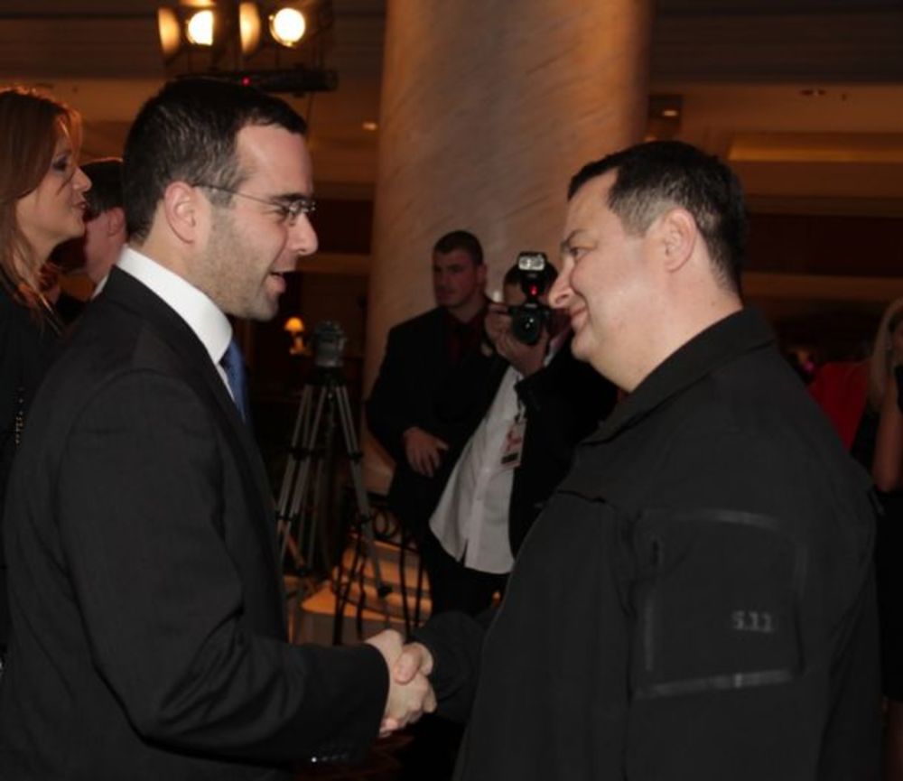 Sinoć je u beogradskom hotelu Hajat održana spektakularna proslava povodom dve godine uspešnog poslovanja medijske korporacije Antena Grupe u Srbiji, u čijem vlasništvu se nalazi Prva srpska televizija. Prijem je organizovan za sve saradnike ove kompanije, a p