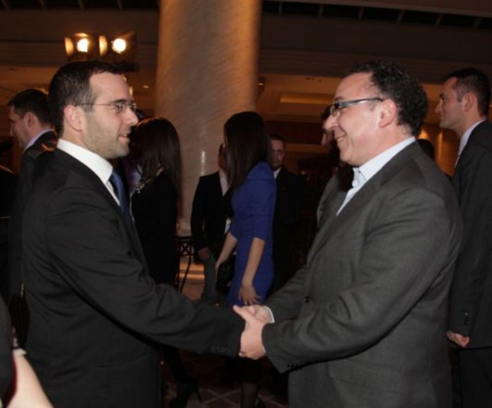 Sinoć je u beogradskom hotelu Hajat održana spektakularna proslava povodom dve godine uspešnog poslovanja medijske korporacije Antena Grupe u Srbiji, u čijem vlasništvu se nalazi Prva srpska televizija. Prijem je organizovan za sve saradnike ove kompanije, a p