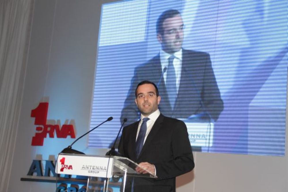 Sinoć je u beogradskom hotelu Hajat održana spektakularna proslava povodom dve godine uspešnog poslovanja medijske korporacije Antena Grupe u Srbiji, u čijem vlasništvu se nalazi Prva srpska televizija. Prijem je organizovan za sve saradnike ove kompanije, a p