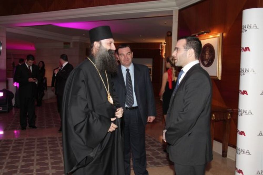 Sinoć je u beogradskom hotelu Hajat održana spektakularna proslava povodom dve godine uspešnog poslovanja medijske korporacije Antena Grupe u Srbiji, u čijem vlasništvu se nalazi Prva srpska televizija. Prijem je organizovan za sve saradnike ove kompanije, a p