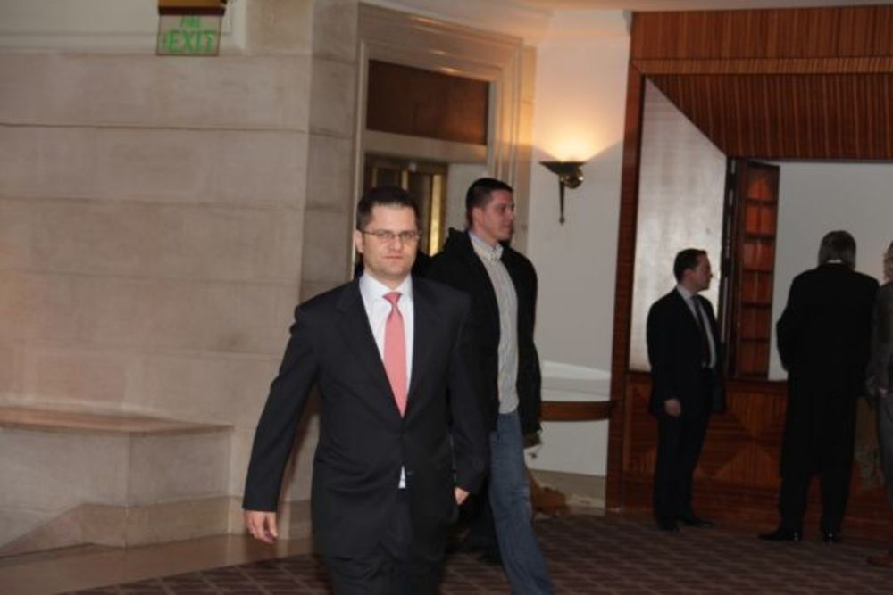 Sinoć je u beogradskom hotelu Hajat održana spektakularna proslava povodom dve godine uspešnog poslovanja medijske korporacije Antena Grupe u Srbiji, u čijem vlasništvu se nalazi Prva srpska televizija. Prijem je organizovan za sve saradnike ove kompanije, a p