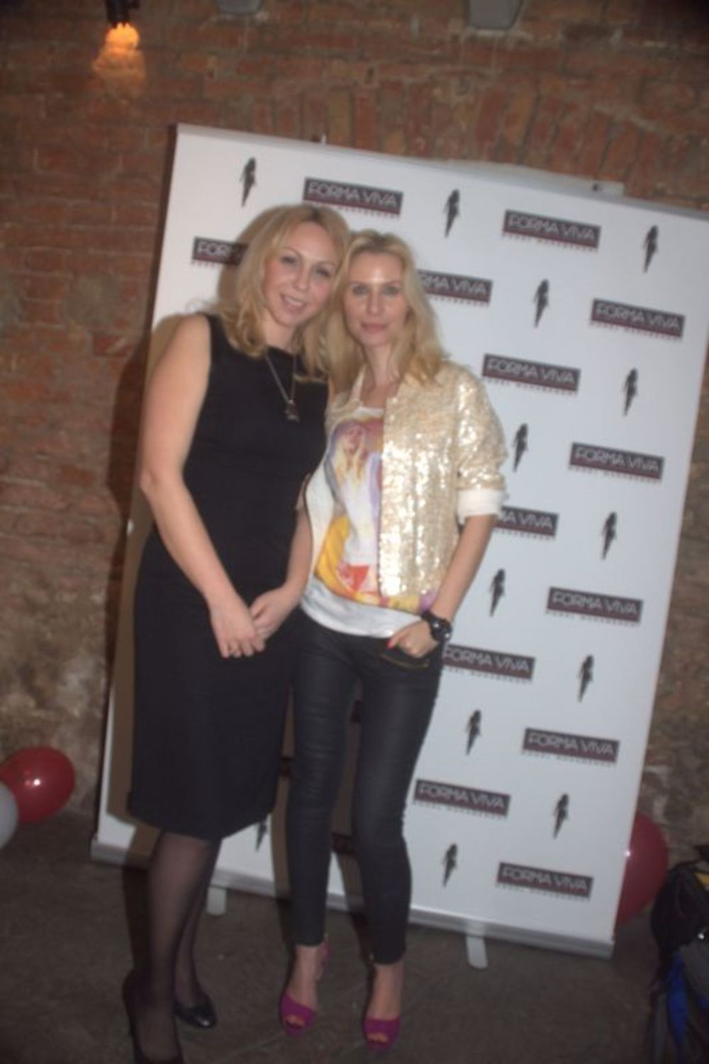 U odličnoj atmosferi kluba Dobrila u utorak uveče održana je spektakularna žurka povodom nove sezone i novog koncepta rada modne agencije FORMA VIVA. U živoj svirci Balkan Express benda uživali su  Duška Jovanić, Isidora Bjelica sa suprugom Nebojšom Pajkićem,