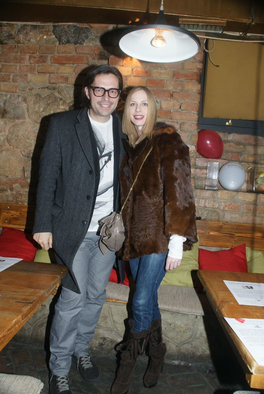 U odličnoj atmosferi kluba Dobrila u utorak uveče održana je spektakularna žurka povodom nove sezone i novog koncepta rada modne agencije FORMA VIVA. U živoj svirci Balkan Express benda uživali su  Duška Jovanić, Isidora Bjelica sa suprugom Nebojšom Pajkićem,