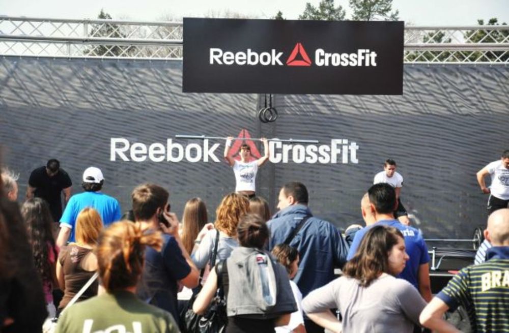 Brend Reebok je tokom vikenda svim posetiocima TC Ušće i zainteresovanim prolazncima ispred šoping centra, omogućio da isprobaju novu sportsku disciplinu CrossFit. Kroz seriju različitih vežbi, najsmeliji, najsnažniji i najizdržljiviji CrossFit-eri testirali s