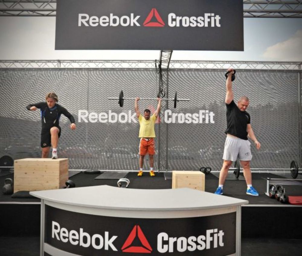 Brend Reebok je tokom vikenda svim posetiocima TC Ušće i zainteresovanim prolazncima ispred šoping centra, omogućio da isprobaju novu sportsku disciplinu CrossFit. Kroz seriju različitih vežbi, najsmeliji, najsnažniji i najizdržljiviji CrossFit-eri testirali s