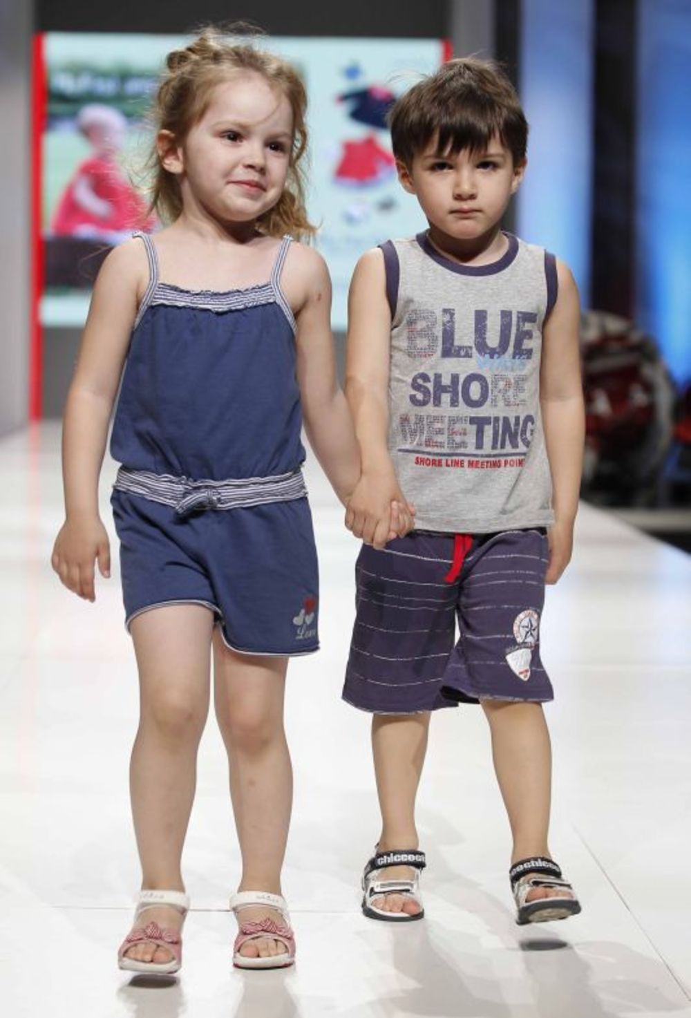 U Beogradskoj areni u okviru 20. Maybelline Fashion Selectiona održan je Kids Fashion Day, dan dečije mode. Klinci i klinceze prošetali su pistom u modelima brendova Domino Kids, Chicco i Moj kroj. Kolekciju Domino Kids dizajnirala je Nela Isaković, a čine je