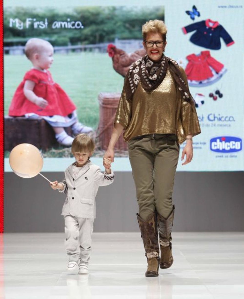 U Beogradskoj areni u okviru 20. Maybelline Fashion Selectiona održan je Kids Fashion Day, dan dečije mode. Klinci i klinceze prošetali su pistom u modelima brendova Domino Kids, Chicco i Moj kroj. Kolekciju Domino Kids dizajnirala je Nela Isaković, a čine je