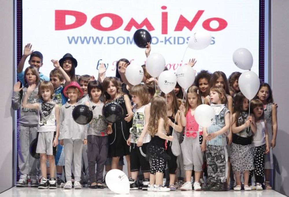 U Beogradskoj areni u okviru 20. Maybelline Fashion Selectiona održan je Kids Fashion Day, dan dečije mode. Klinci i klinceze prošetali su pistom u modelima brendova Domino Kids, Chicco i Moj kroj. Kolekciju Domino Kids dizajnirala je Nela Isaković, a čine je