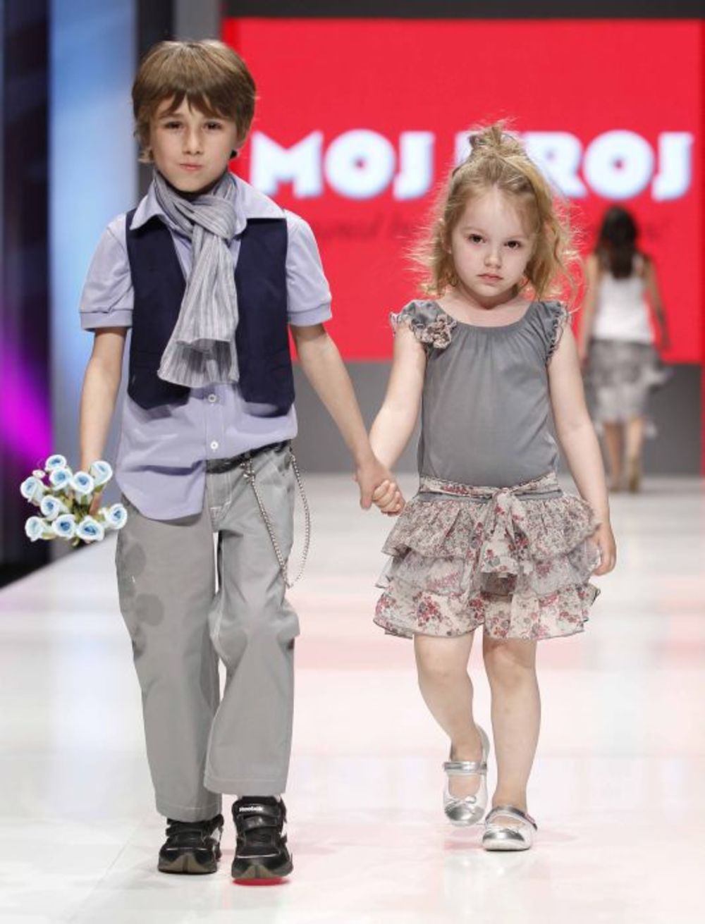 U Beogradskoj areni u okviru 20. Maybelline Fashion Selectiona održan je Kids Fashion Day, dan dečije mode. Klinci i klinceze prošetali su pistom u modelima brendova Domino Kids, Chicco i Moj kroj. Kolekciju Domino Kids dizajnirala je Nela Isaković, a čine je