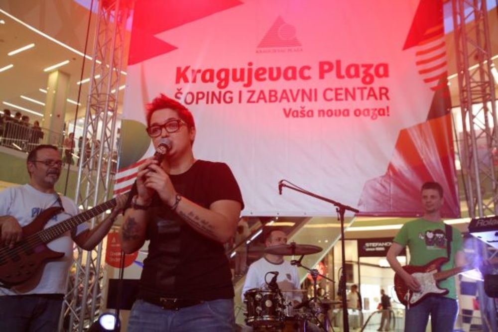 Prethodnog vikenda, Marija Šerifović obradovala je Kragujevčane mini koncertom, u novootvorenom šoping centru Plaza Kragujevac. Pobednica Evrovizije 2007. godine, posle nekoliko godina nastupila je pred obožavaocima, u svom rodnom Kragujevcu. Kompanija Plaza C