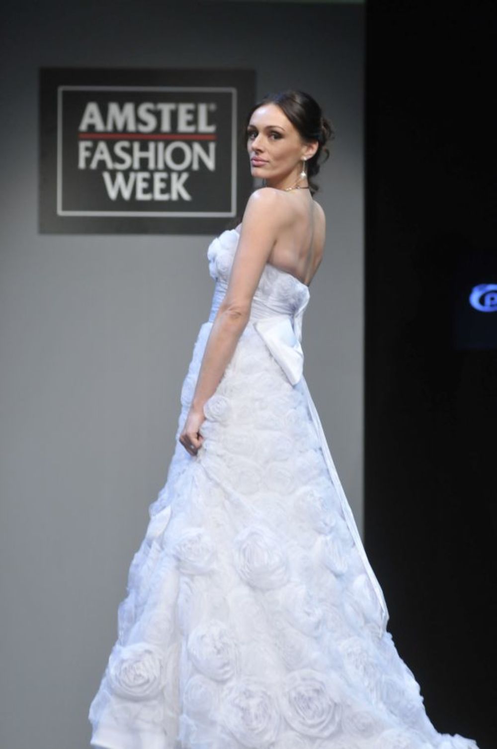 Na 31. Amstel Fashion Weeku predstavljena je revija nakita Pierre Lang koja je upotpunjena zanimljivim haljinama brenda Sherry Hill. Na neuobičajenoj pisti koja je imala svojevrstan pijadestal na sredini, pored manekenki izašle su poznate dame Anabela Bukva, M