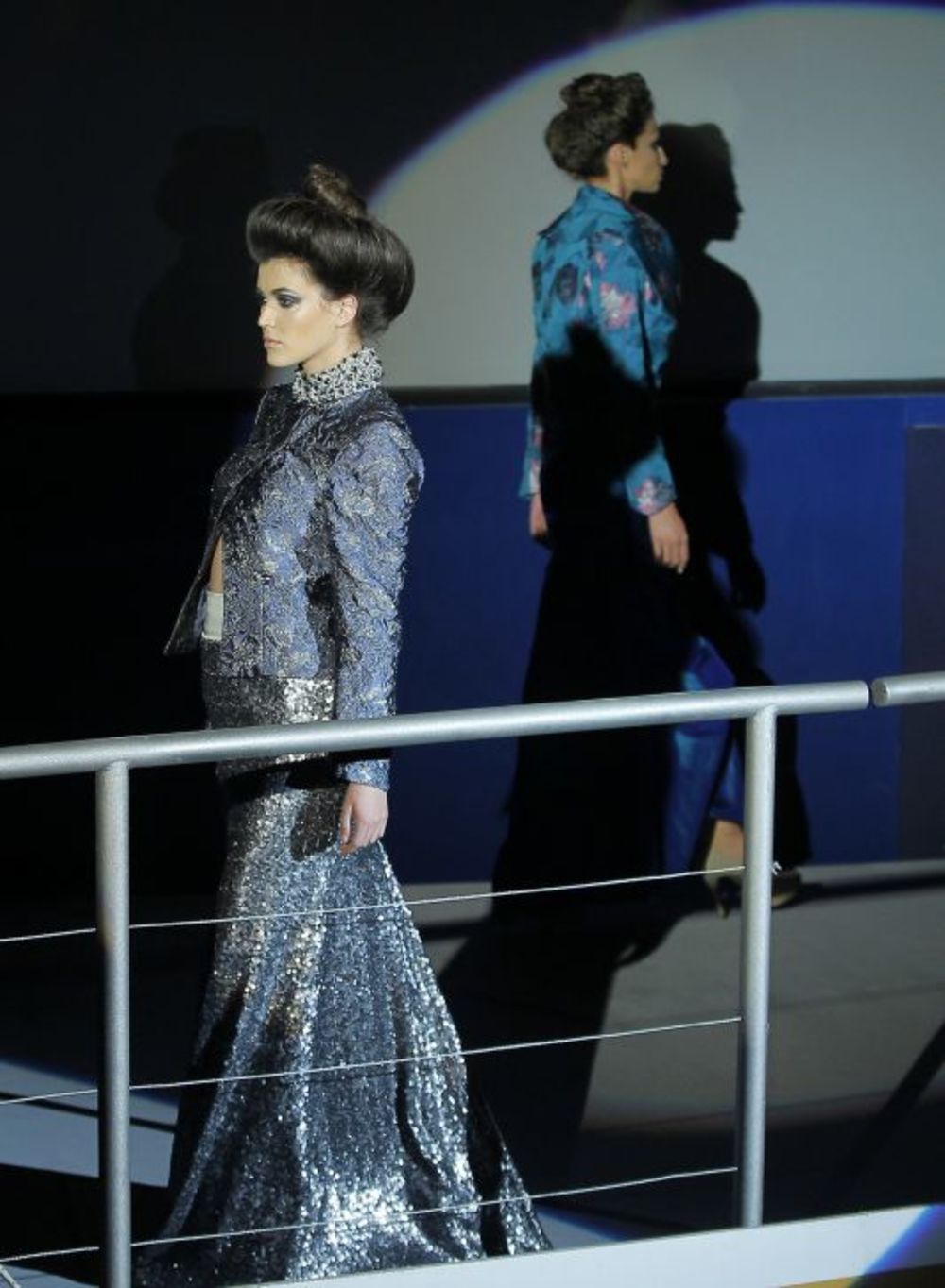 Dizajner Nenad Sekirarski predstavio je haljine ispirisane modom sa početka 20. veka u okviru manifestacije Maybelline Fashion Selection. Umesto piste, manekenke su hodale po palubi, jer je kolekcija inspirisana pričom o Titaniku, brodu koji je potonuo u Pacif
