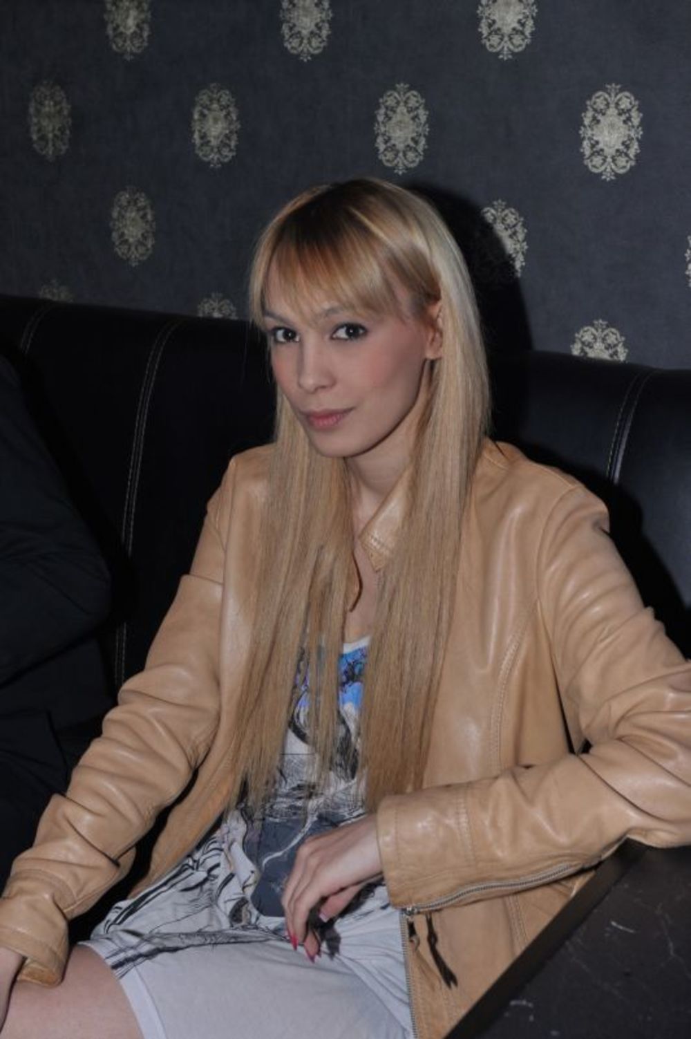 Brojne poznate ličnosti su i ovog ponedeljka u okviru humanitarne VIP večeri posetile poznati beogradski klub na devetom spratu, kako bi pomogle u prikupljanju humanitarnih priloga za najugroženije. Crnogorska pop pevačica Milena Vučić pored brojnih obaveza ok