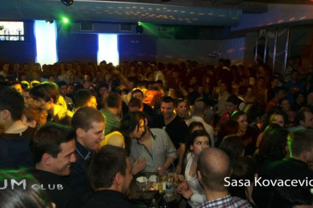 Pop pevač Saša Kovačević napravio je fantastičnu atmosferu u Makedoniji . Šarmantni pevač nastupao je pred 1500 ljudi, u Strumici, u klubu Platinum. On je nastupio na Uskrs i još jednom dokazao zašto je jedan od najtraženijih srpskih pevača. Veče pre toga Saša