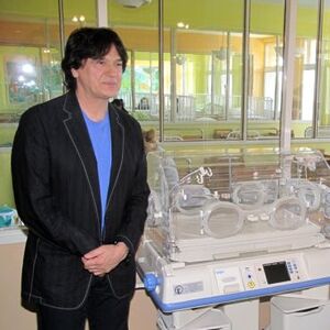 Zdravko Čolić poklonio novi inkubator borskoj Bolnici