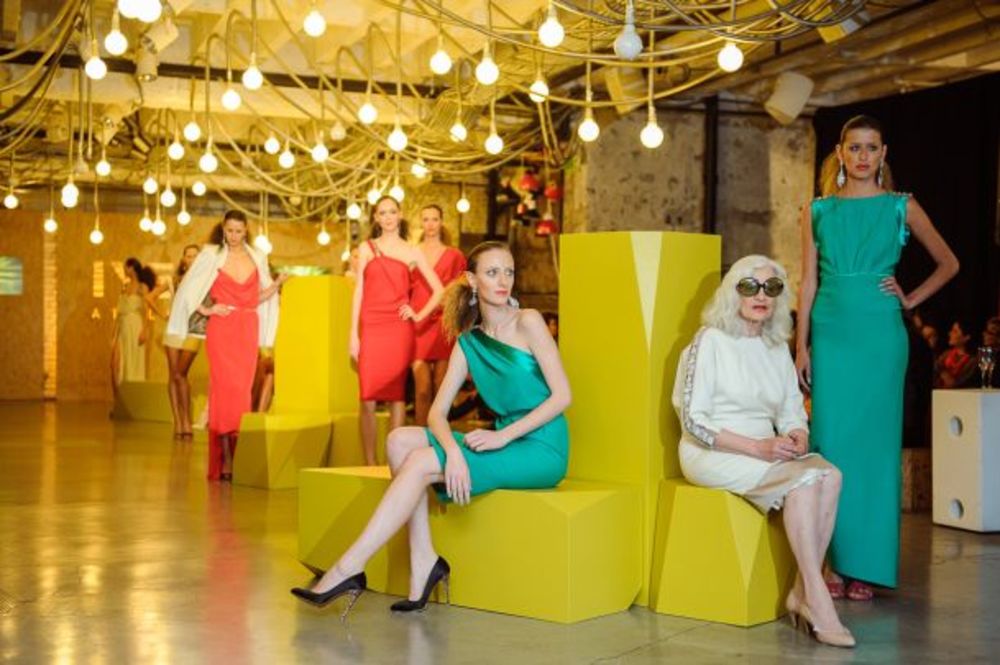 Modna dizajnerka Ines Janković predstavila je u Supermarketu novu kolekciju pod nazivom Otmena Ironija, u okviru svog brenda Ines atelier.