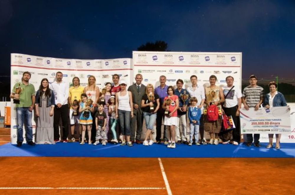 Tenis je i ove godine izabrani sport Srbije. Teniski centar NOVAK ponovo je ugostio brojne učesnike i posetioce Sedmog tradicionalnog humanitarnog turnira poznatih ličnosti u tenisu – Hugo Boss Celebrities Challenger Belgrade 2011. Izuzetni teniski doživljaj,