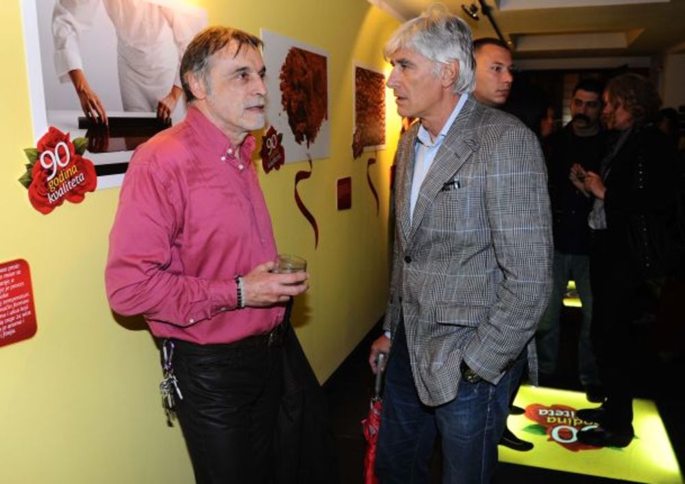 U galeriji New Moment kompanija Soko Štark proslavila je pravi jubilej - 90 godina od nastanka svoje prve čokolade a u upoznavanju prave čokoladne istorije uživale su brojne poznate lilčnosti među kojima i Slavko Beleslin, Lazar Sakan, Anđelija Vujović, Neven