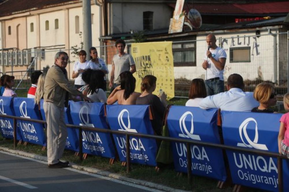 Doktor Saša Plećević Feelgood održao je javni čas vežbanja u UNIQA Feel good zoni u okviru Mikser festivala. Posle napornog dana, prisutni su mogli da se opuste uz vežbe relaksacije i u neformalnom razgovoru sa dr Feelgoodom saznaju šta sve mogu da učine kako