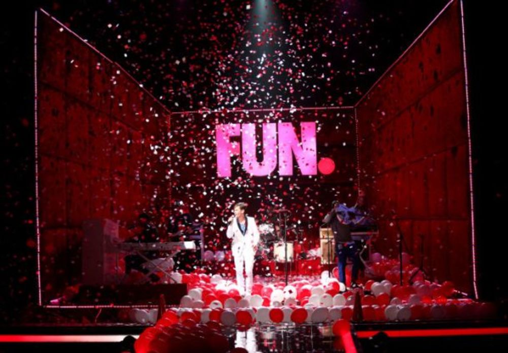 Poznata kao neobuzdana, jedinstvena i urnebesno zabavna, dodela 2012 MTV Movie Awards nagrada održana je noćas u Gibson Amphitheatru u Universal Cityju, Kalifornija. Bila je to još jedna MTV-jeva noć za pamćenje. Rasel Brend je bio domaćin bez greške, a vrhunu