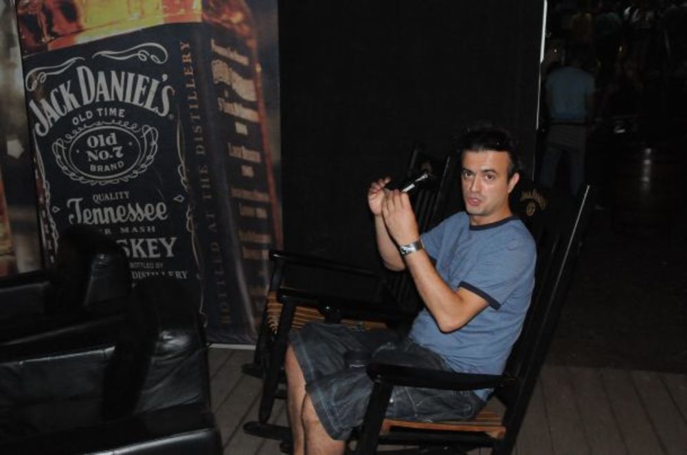 Naš dragi festivalski domaćin, gospodin Jack , krenuo je na petu letnju turneju u okviru koje ponovo dolazi na Exit festival. Autentični američki JDX  truck bar, treće leto zaredom predstavlja kapiju  za specijalnu zabavu i sofisticirani sadržaj koje redovni f