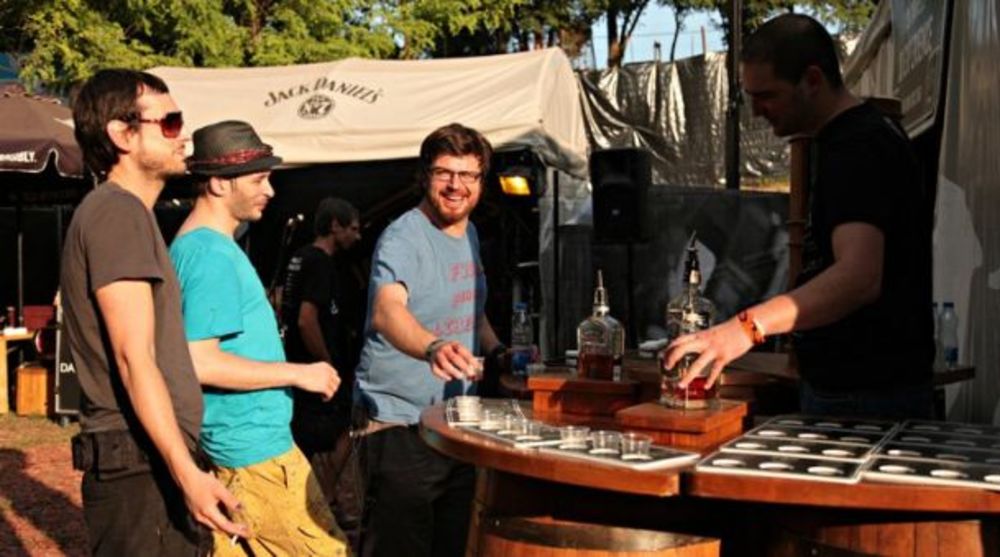 Naš dragi festivalski domaćin, gospodin Jack , krenuo je na petu letnju turneju u okviru koje ponovo dolazi na Exit festival. Autentični američki JDX  truck bar, treće leto zaredom predstavlja kapiju  za specijalnu zabavu i sofisticirani sadržaj koje redovni f