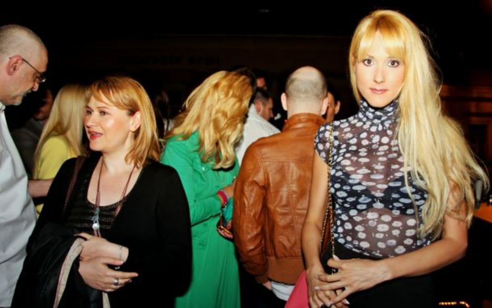 Glavno mesto za noćni provod poznatih prošle nedelje bio je Central Park, a veliki broj javnih ličnosti odlično se provodio na svečanom otvaranju. Domaćica večeri Marija Kilibarda u veselom raspoloženju dočekivala je goste, koji su se provodili uz zvuke strane