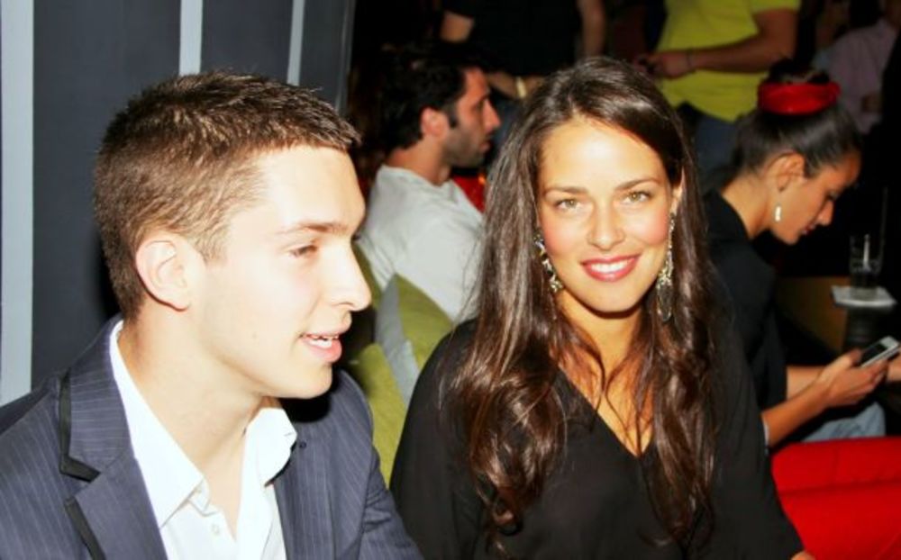 Glavno mesto za noćni provod poznatih prošle nedelje bio je Central Park, a veliki broj javnih ličnosti odlično se provodio na svečanom otvaranju. Domaćica večeri Marija Kilibarda u veselom raspoloženju dočekivala je goste, koji su se provodili uz zvuke strane