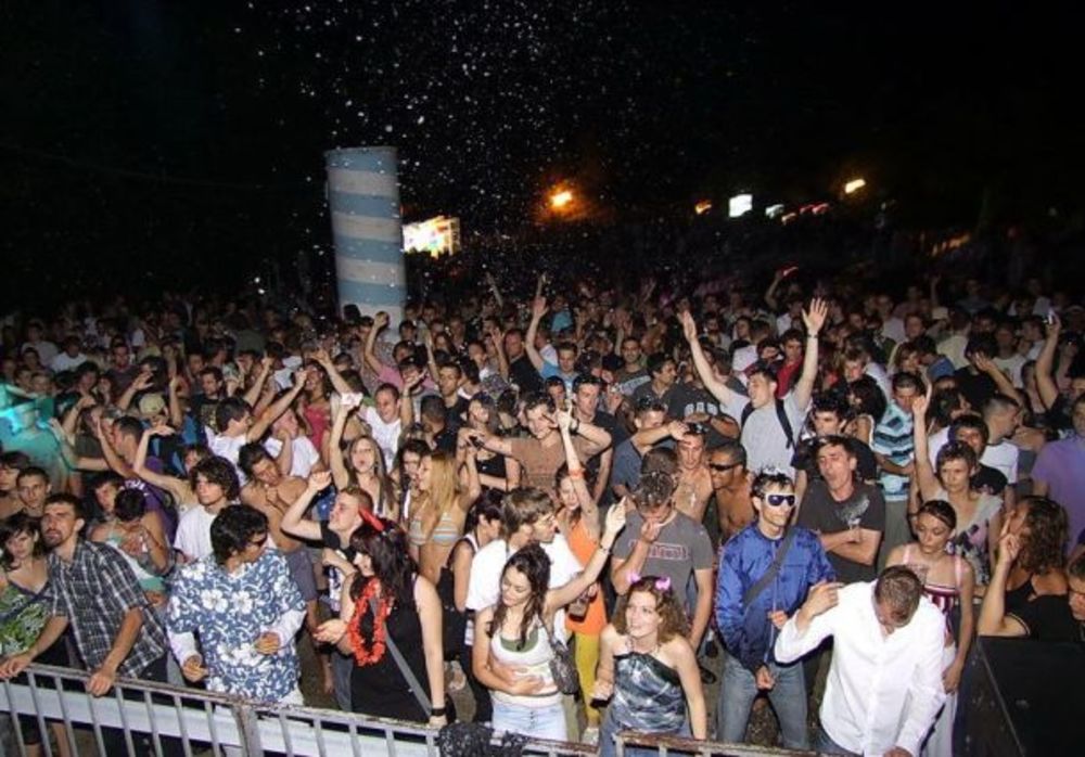 Ovogodišnji, deseti po redu, festival elektronske muzike Summer3p održaće se od 19. do 22. jula na jedinstvenoj party lokaciji - Termalnom bazenu i Muškom štrandu na Paliću, nedaleko od Subotice. Na ovogodišnjem festivalu, nastupiće neki od najaktuelnijih izvo