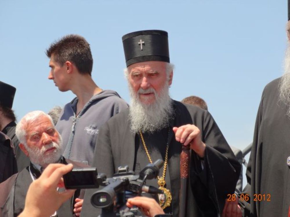 Popularna grupa Amadeus na Vidovdan je održala koncert u Gračanici. Šarmantna petorka je jedan od najvećih srpskih  praznika provela svirajući pred  brojnom publikom , ali i srpskim patrijarhom Irinejom. Na celodnevnoj proslavi, osim hitova grupe Amadeus, peva