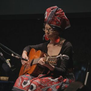 Maja Volk kao Mama Afrika