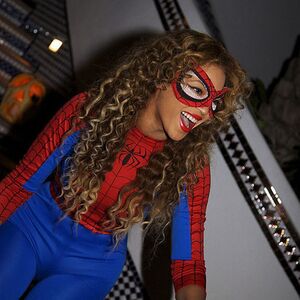 Spiderwoman: Bijonse u kostimu pauka