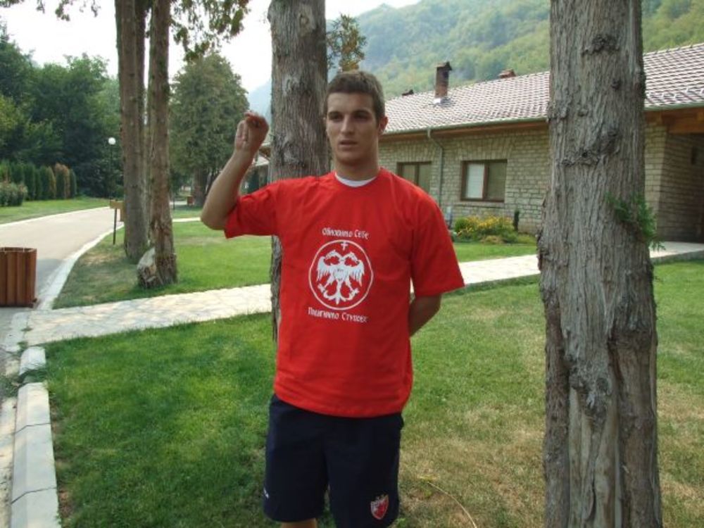 Igrači i stručni tim FK Crvena Zvezda nedavno su obišli manastir Đurđevi Stupevi.