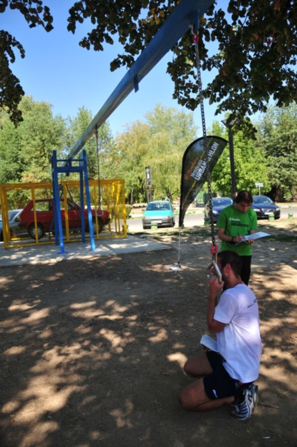 Veliki broj Beograđana oprobao se danas u nesvakidašnjoj urbanoj trci koja se održala u okviru Men’s Health Urbanathlon&Festivala, manifestacije koja spaja sport, avanturu, muziku i dobru zabavu. Jedinstvena gradska trka, koja se ove godine održala pod pok